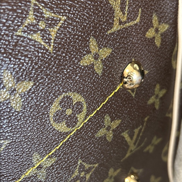 Elegant Shoulder Bag in Brown and Tan - Picture 11 of 17